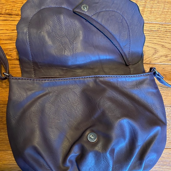 Purple Purse With Flower Detail - Picture 5 of 8